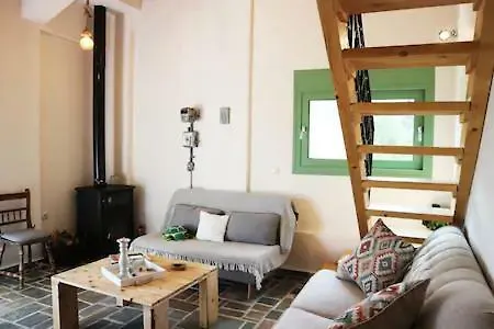 Luxurious Angelina קרבומילוס